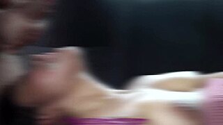 me cojo a la novia de mi amigo en su propio carro