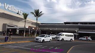 me cojo a la novia de mi amigo en su propio carro