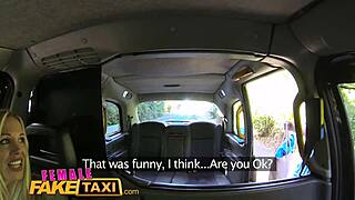 嘿女士们，想分享这个大假阳具在湿逼里吗？