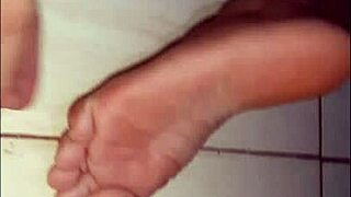 Gemidos de Alicinha bem doce com minha vara socada no cuzinho.