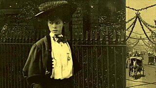 Vintage Erotic Animation Brings Classic Heat to Life!