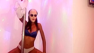 大屌猛插紧致新玩具骚屄