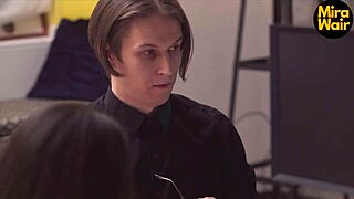 嘿，宅男，想被我们女学生反复猛干吗？