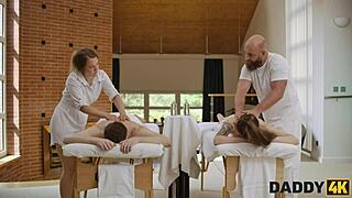 Daddy4k 用淫荡按摩和无套行动诱惑儿子的女友