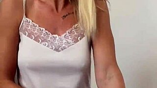 Alineflavio Shows Big Pussy Lips Close Up