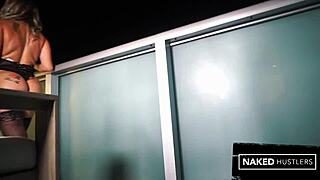 迈阿密真骚货大奶晃屁股骑猛屌