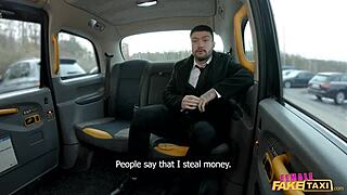 我痴迷于捷克美女团的大奶在狂野出租车之旅中