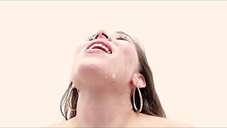 PUTALOCURA - 火辣墨西哥熟女Lilith Regia吞下大量精液在颜射