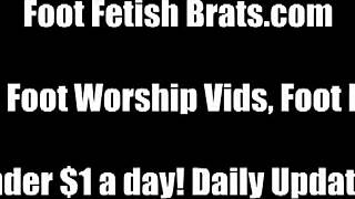 you girls are gonna worship my perfect feet 😍