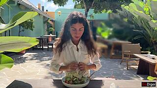 ever seen a girl eat lunch with cum on her face in public?