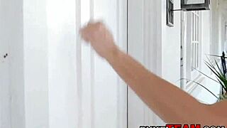 Milf Licks Teen's Pussy Kinkily