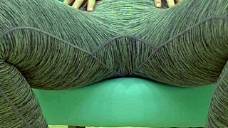 Teen babe teases daddy in leggings photoshoot