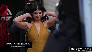 老婆在丈夫观看时被双插 Sienna Rae