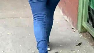 Feeling the curves of this latina in tight jeans