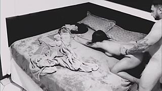 COLOQUEI UMA CÂMERA ESCONDIDA EM CASA E FLAGREI MEU VIZINHO COMENDO MINHA ESPOSA PARTE 2 COMPLETO NO RED