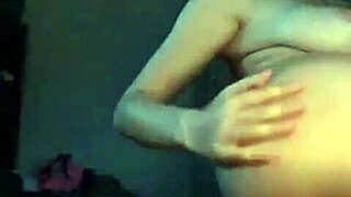 Hot Teen Teases Herself on Webcam!