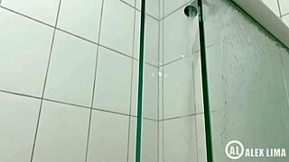 A safada tava doida pra foder depois do banho, cheia de tesão louca por esse pauzão!