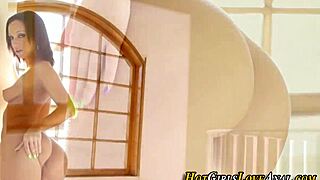 lesbian teen enjoys a rimming session