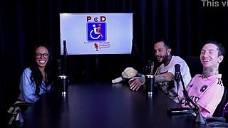 Morena sensualizes in striptease showing big breasts after bisexual confession