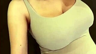 继母炫耀弹性屁股和奶白大奶