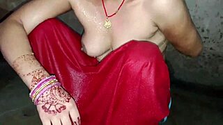 indian desi bhabhi pissing and cleaning pussy in bathroom