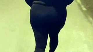 Madura ass with leggings seen through a thread