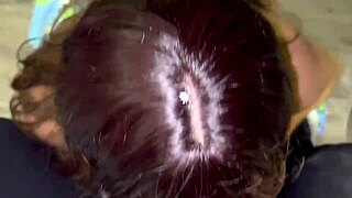 compañera de cuarto culona me chupa la verga y se traga mi leche a cambio del alquiler 😏