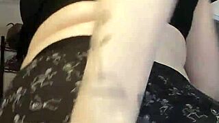 Watch Me Squirt in Yoga Pants While Giving JOI?