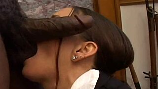 老师用怪物鸡巴猛插黑人学生在狂野跨种族行动中，好热！🔥