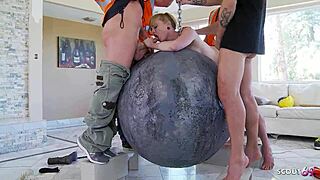 Miley May在Wrecking Ball模仿性爱