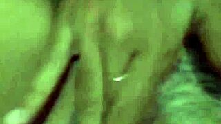 novinha de 18 anos masturbating and cumming hard 😈