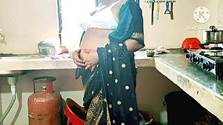 印度骚嫂硬核屁股支配男孩