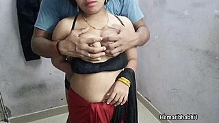 高跟鞋和在森林中行走