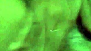 novinha de 18 anos masturbating and cumming hard 😈