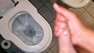 Amica in Doccia Fa Gemere il Mio Cazzo con Sega per la Migliore Amica