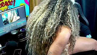 Novinha safada Bruna Lambertini e Isa Moura mostram o cuzinho na câmera