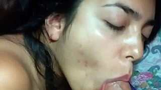 拉丁美女一边看剧一边给我口交！