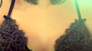 Hey, my sexy feet are craving some licking and sucking, come pamper them with your mouth 😘