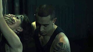 丝袜脚眼镜妹男人最爱追