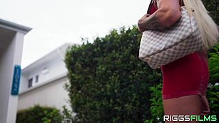 muscle barbie sucking huge cock at gym