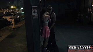 丝袜脚眼镜妹男人最爱追