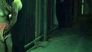 丝袜脚眼镜妹男人最爱追