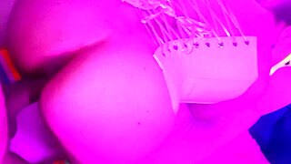 La camarera de este bar se deja follar sin protecci�n le encantan los extranjeros esposa puta latina en new york usa 3