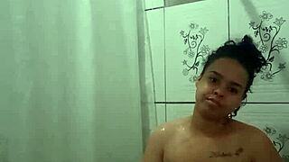 温暖淋浴抠拉丁紧逼爽翻天