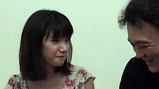 日本毛毛阴道弯腰内射！