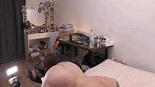 黑发女王假屌猛干喂精液