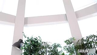 Watch Sara Jay finger her juicy mature pussy hole?