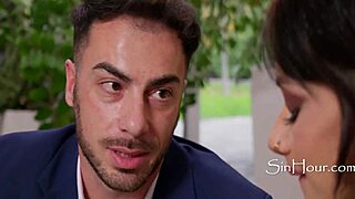 Francis X 和 Emmanuel Torquemada 在激烈动作场景中