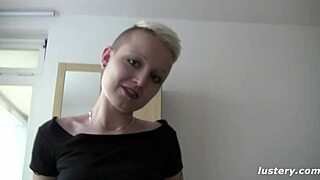 她爱骑他的硬鸡巴！