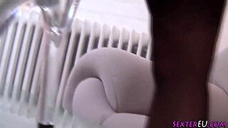 Euro milf amateur rubs her pussy in stockings and shoes intensely